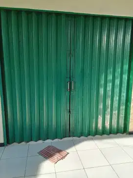 Folding gate second