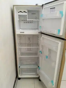 Kulkas Polytron 2 Pintu
