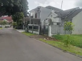 Dijual rumah tua dengan luas yg besar harga terjangkau
