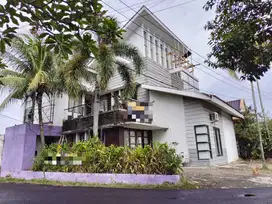 Dijual Rumah Vintage 3 Lantai + Klinik Kawasan Elit dan Prestige Kamb