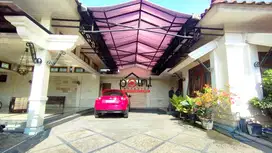 dijual rumah mewah strategis murahbdekat gor manahan dan terminal