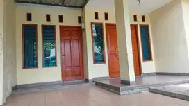 Dikontrakan/dijual rumah strategis di Jl Katuk Lengkong Bandung