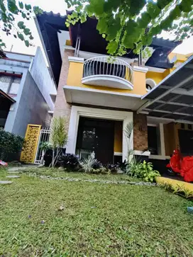 Rumah di Kota Baru Parahyangan Bandung Barat, 3 Lantai Semi Furnished