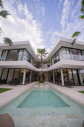 TROPICAL OASIS: CONTEMPORARY 4-BEDROOM VILLA WITH POOL BAR AND CINEMA