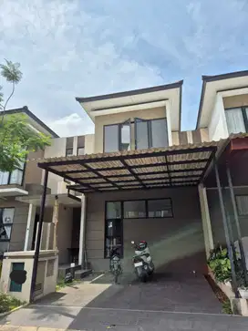 DISEWAKAN rumah cantik 2 lantai siap huni di Asya, Jakarta Garden City