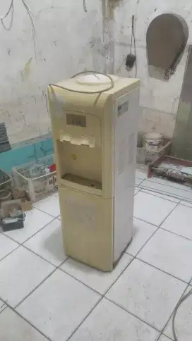 Dijual dispenser konka hot dan cool kondisi normal