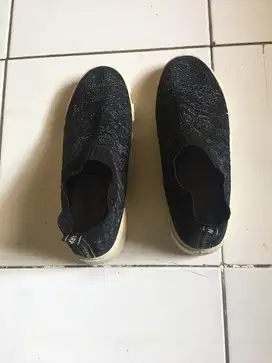 Sepatu wanita santai