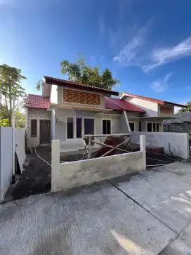 RUMAH BARU CANTIK - HARGA SUPER MURAH LINGKUNGAN SEJUK DI NGEMPLAK