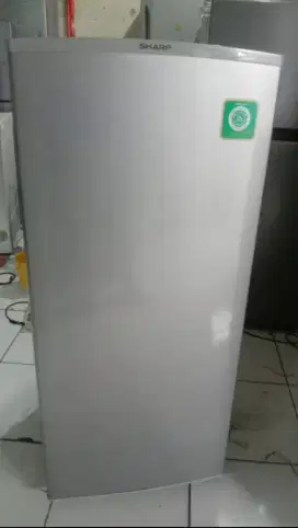 Di jual freezer 6 rak siap pakai..