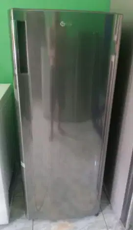 Di jual freezer jumbo 6 rak siap pakai..