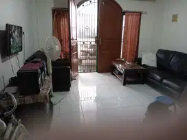 Rumah 2,5 lantai lokasi strategis di Jual di Pegangsaan Dua