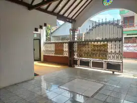 Rumah Apik Nyaman 220m2 Di Fajar Indah Dekat JIH Solo