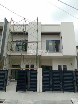 RUMAH BARU GRESS SIAP HUNI DI KALIJUDAN SURABAYA TIMUR
