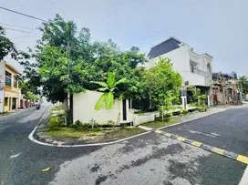 Rumah Hook Strategis Dekat Gor Manahan Dan Exit Tol