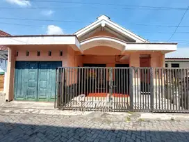 Rumah Luas 250 m2 Lokasi Muja-Muju dekat Kantor DPD DIY