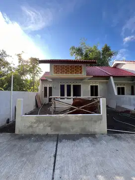 RUMAH BARU CANTIK - HARGA SUPER MURAH LINGKUNGAN SEJUK DI NGEMPLAK