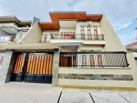 Rumah Mewah 2Lt Modern Akses Jalan Lebar Dekat Manahan Solo