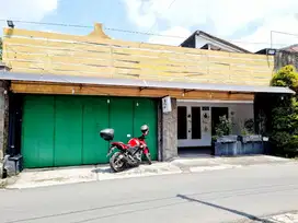 Rumah Dekat Jalan Raya Bisa Untuk Kantor atau Hunian Solo Kota