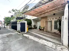 Dijual Rumah Lokasi Strategis di Daerah Tebet!