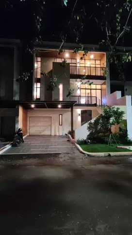 Rumah Mewah 3 Lantai di Jual di Cluster Morizen, Summarecon Bekasi