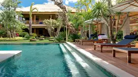 Freehold - Sprawling Luxury Estate with Tropical Gardens and Prime Sem