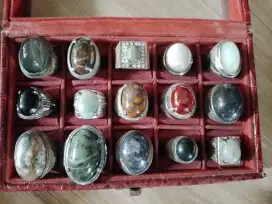 Borongan batu cincin akik dan antik( bacan, indocres, fosfor,Garut,dll