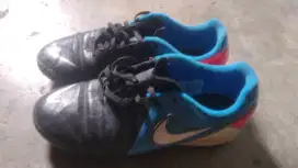 Sepatu futsal neki balance