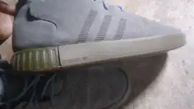 Sepatu merk adidas