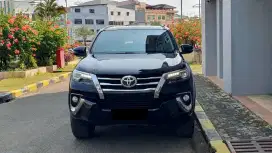 [ TANGAN PERTAMA ] Toyota Fortuner 2.4 VRZ Diesel AT Hitam 2017 2018
