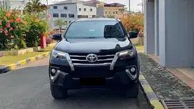 [ TANGAN PERTAMA ] Toyota Fortuner 2.4 VRZ Diesel AT Hitam 2017 2018