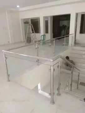 Raling balkon stenlis kaca
