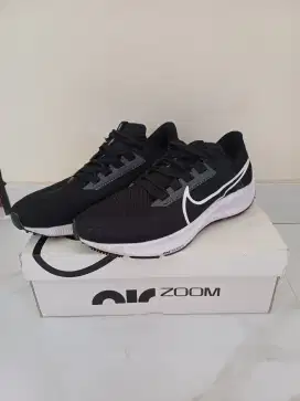 Sepatu kets Nike