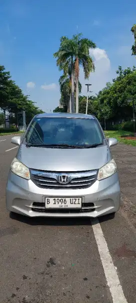 Honda Freed Silver 2013