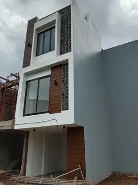 jual rumah 3.5 lantai rooftop jaksel