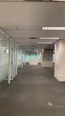 SEWA KANTOR DI JAKARTA SELATAN SUDIRMAN 410M2  PARTISI 190K NEGO