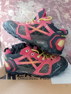 DIJUAL SEPATU OUTDOOR/HIKING BLACKYAK
