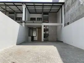 Bangunan Komersil Sayap Surya Sumantri Dekat Kampus Maranatha Bandung