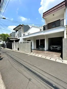 Dijual Rumah Mewah dan Nyaman Siap Huni Di Daerah Tebet!