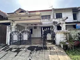 Rumah Nyaman di Jl Kalimantan Komp Megapolitan Cinere