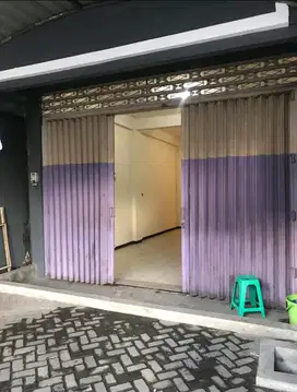 LIE20 Dijual Ruko Letjen Suprapto,Tropodo, 2 lantai, SHM, luas 216 m²