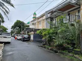 Dijual Rumah Lokasi Strategis di Daerah Tebet!