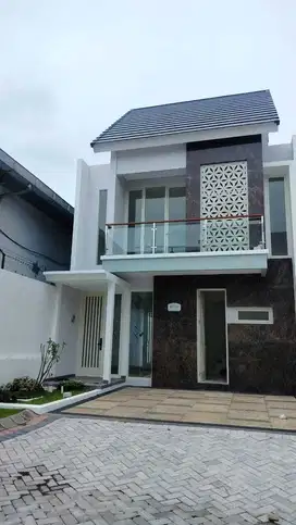 Rumah Private Pool Siap Huni Pusat Kota Sidoarjo
