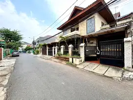 Dijual Rumah Lokasi Strategis di Daerah Tebet!