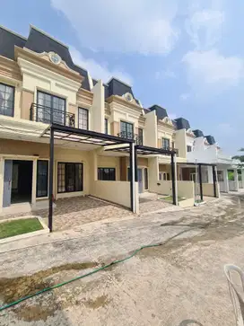 Rumah Jagakarsa Dijual. Bangunan Baru, Classic Style. Jalan Utama