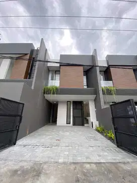 ‼️Rumah Cantik Murah Tinggal Bawa Koper Dekat Kampus Petra ‼️