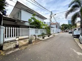 DIJUAL RUMAH DI DAERAH TEBET AKSES JALAN 3 MOBIL!