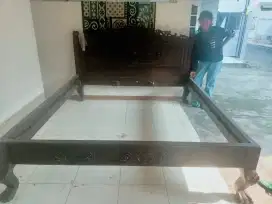 Tempat tidur kayu jati Jepara