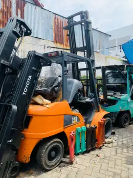 DIJUAL FORKLIFT BEKAS CATERPILLAR 3 TON MAST 5 METER UNIT NORMAL