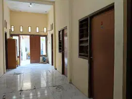 DISEWAKAN / DIJUAL RUMAH KOST DEKAT GKB