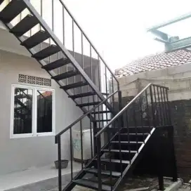 Tangga rebah minimalis